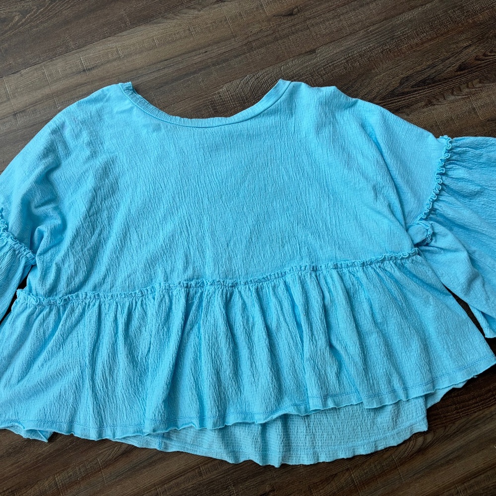 EUC WOMENS HASHTAG BABY BLUE FLARE CROPPED SHIRT MEDIUM